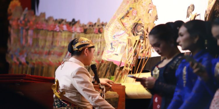 Pagelaran Wayang Kulit Peringati HUT ke-21 Kota Batu Lakon Semar Mbangun Kayangan