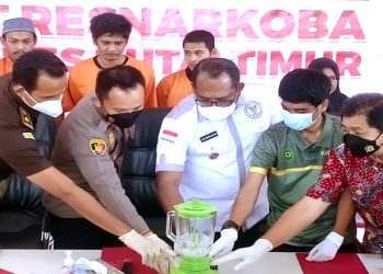 Polres Kutim Musnahkan Ribuan Botol Miras dan 148,87 Gram Sabu