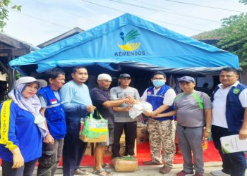 Dinsos Kutim Salurkan Bantuan ke Korban Kebakaran di Gang Taruna