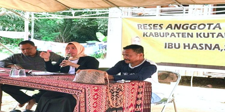 Reses Hasna, Sambangi Desa di Tiga Kecamatan