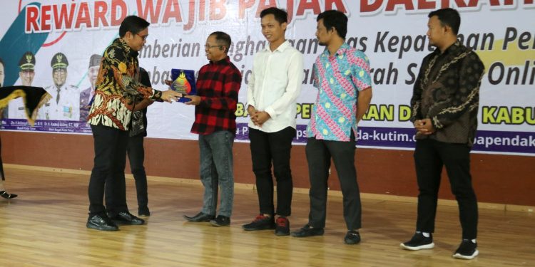 Pemkab Kutim Beri Award ke Wajib Pajak, Ini Daftarnya