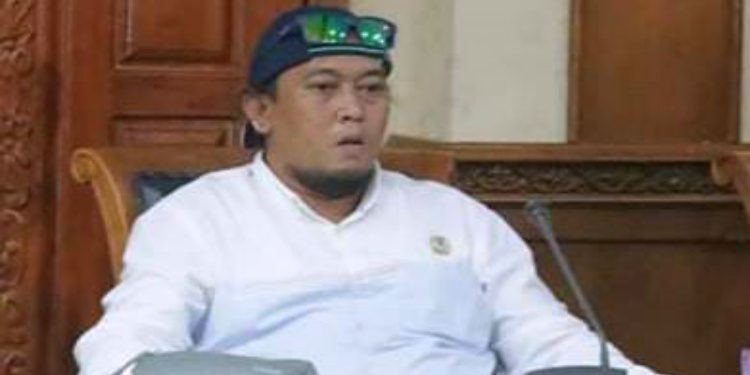 Peduli Masyarakat, Asmawardi Serahkan Dua Mobil Ambulance