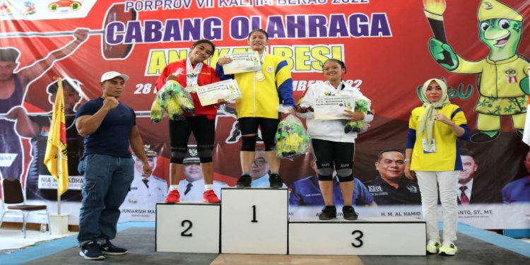 Dari Kutim, Nelly Gondol Tiga Emas Cabor Angkat Besi