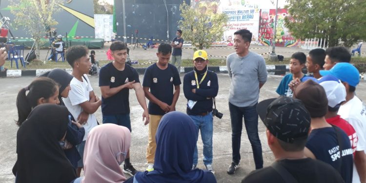 Ketua FPTI Kutim Beri Motivasi, Pemanjat Kutim Langsung Sabet Emas