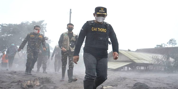 Pastikan Proses Evakuasi Berjalan Cepat, Bupati Lumajang Tinjau Langsung Lokasi Terdampak