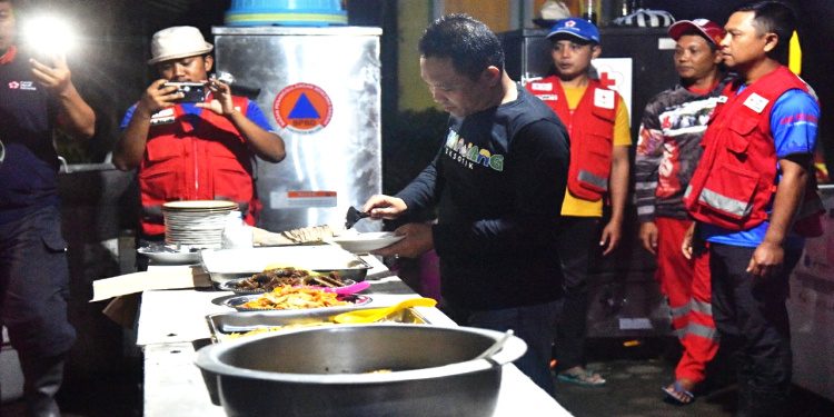 Bupati Lumajang Pastikan Logistik Pengungsi Pronojiwo Aman