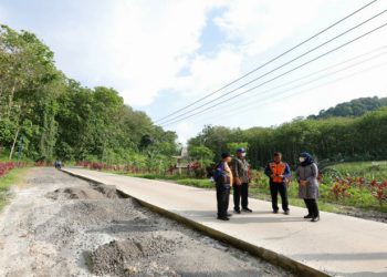 Bupati Banyuwangi Tinjau Langsung Pembangunan Jalan di Pesanggaran