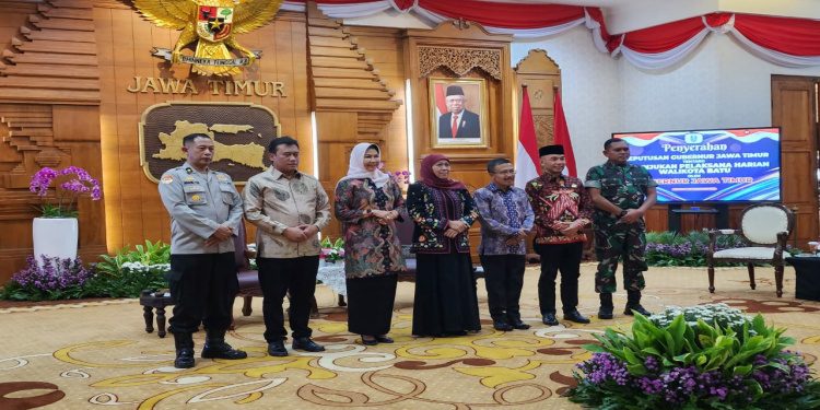 Akhirnya SK Plh Walikota Batu Diserahkan Gubernur Jatim