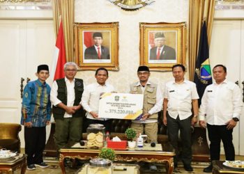 Serahkan Bantuan Gempa Cianjur, Bupati Lumajang Berbagi Pengalaman Penanganan Bencana
