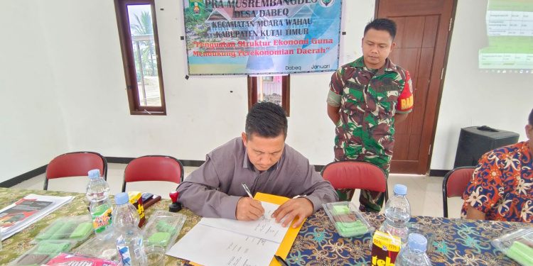 Babinsa Koramil 0909-03 Muara Wahau Hadiri Rapat Pra Musrenbang Desa
