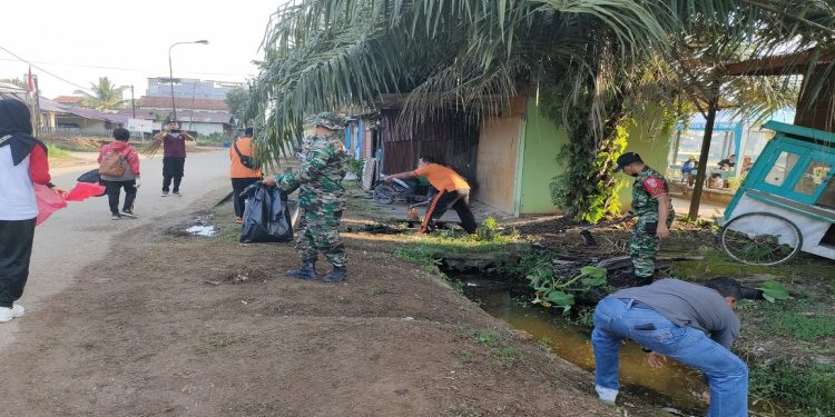 Minggu Pertama Januari Koramil 0909-01 Pelopori Gotong Royong Pembersihan Taman Bersemi Sangatta Utara