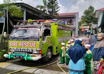 PMK dan Ambulance Diperkenalkan ke Anak Usia adini pada Open House KB-TKIT Raudhatul Jannah