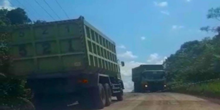 Diduga Gunakan Jalan Poros Sebagai Jalur Hauling, PT Tambang Harum Tuai Sorotan