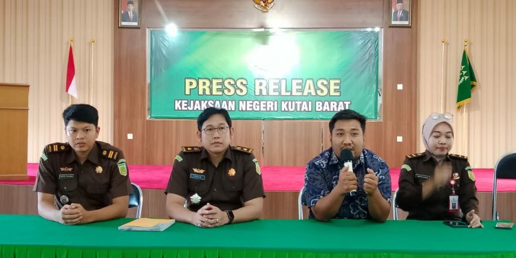 Kejaksaan Kubar Geledah Kantor Dinas Perkimtan Kubar, Diduga Ada Bau Korupsi