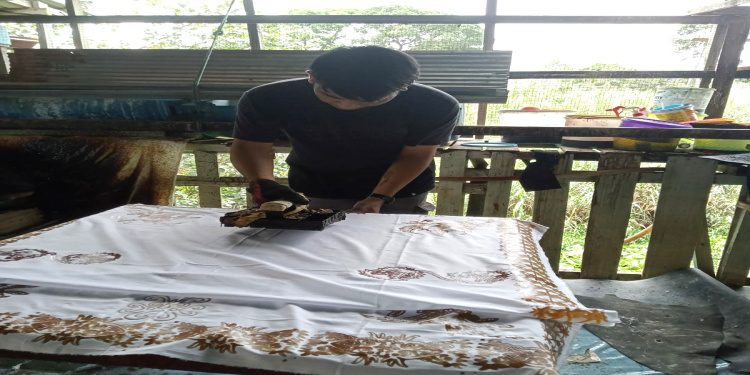 Binaan SKB SPNF Sukses Berdayakan 11 Pembatik, Achmad Junaidi Beri Apresiasi