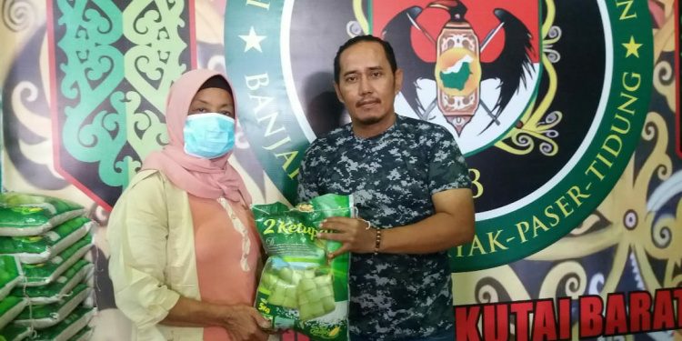 Bantu Warga Kurang Mampu, Pasak Bakudapati Kubar Bagikan Beras