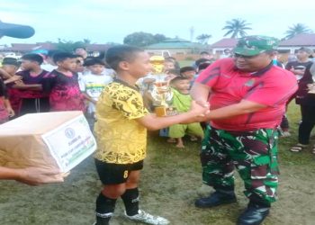 Babinsa Koramil 0909-02/Sangkulirang Hadiri Penutupan Turnamen Sepak Bola PGRI Cup