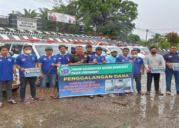 Gerimis Tak Menyurutkan Relawan di Kecamatan Long Ikis Galang Dana Guna Membantu Keluarga Jamariah