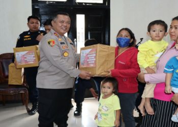 Jum’at Curhat Polres Kutai Barat Peduli Stunting, Beri Bantuan Asupan Tambahan kepada Masyarakat