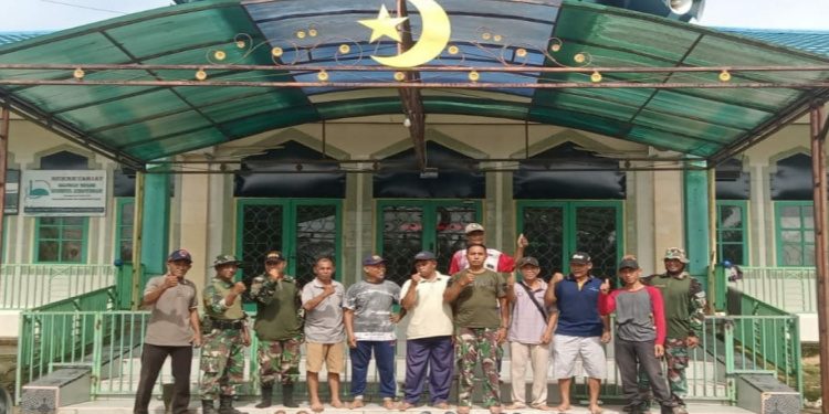 Danramil Long Ikis Pelopori Jum’at Bersih