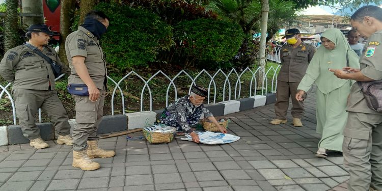 Jelang Ramadan, Gelandangan Pengemis dan PKL Liar di Batu Ditertibkan