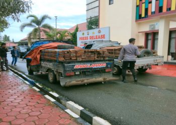 Lakukan Penyelidikan Terkait Illegal Logging, Satreskrim Amankan 2 Unit Grand Max, Ini Sebabnya