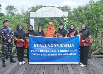 Jalasenastri Koarmada II Cabang 6 Kunjungi Wisata Alam Prevab Taman Nasional Kutai