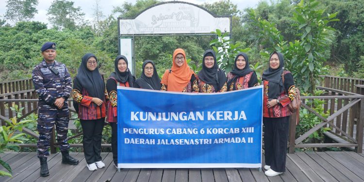 Jalasenastri Koarmada II Cabang 6 Kunjungi Wisata Alam Prevab Taman Nasional Kutai