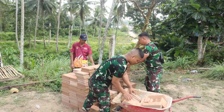 Satgas TMMD ke-125 Mulai Angkut Material untuk Program RTLH di Desa Suka Rahmat