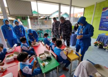 Peringati Hari Armada, Lanal Sangatta Gelar Donor Darah dan Pembagian Makanan Bergizi Gratis