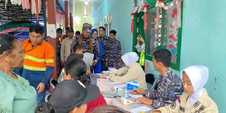 Lanal Sangatta Gelar Bakti Sosial dan Kesehatan di Desa Bukit Makmur