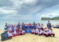 Pos TNI AL dan Warga Tanjung Mangkalihat Gelar Aksi Bersih Pantai