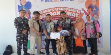 TNI AL Hadir di Bengalon, Lanal Sangatta Sediakan Layanan Khitan Gratis untuk Warga